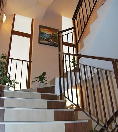 Guest house Iztok 3*